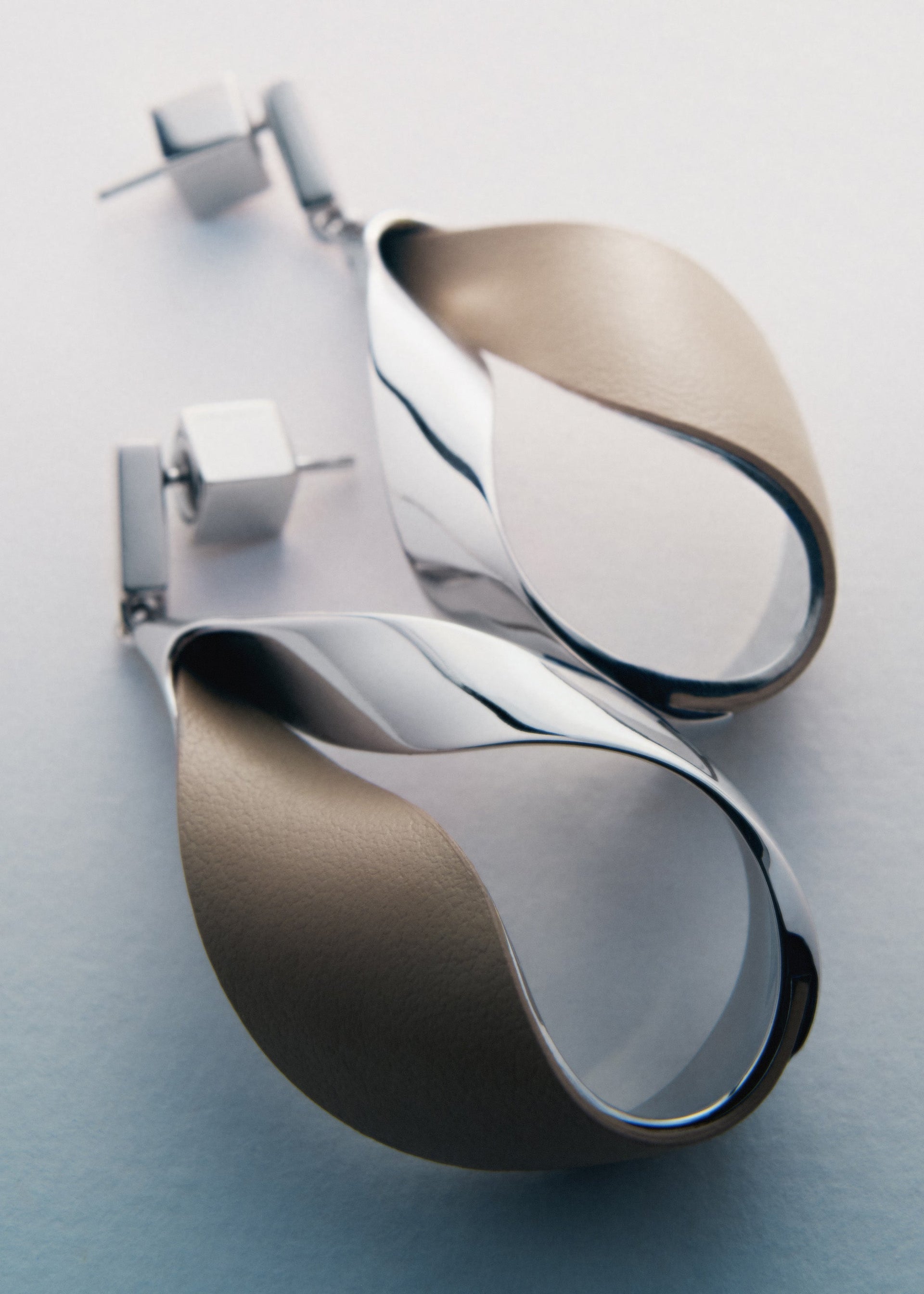 Ormé(오르메) 드롭 귀걸이 - 실버 토프 레더