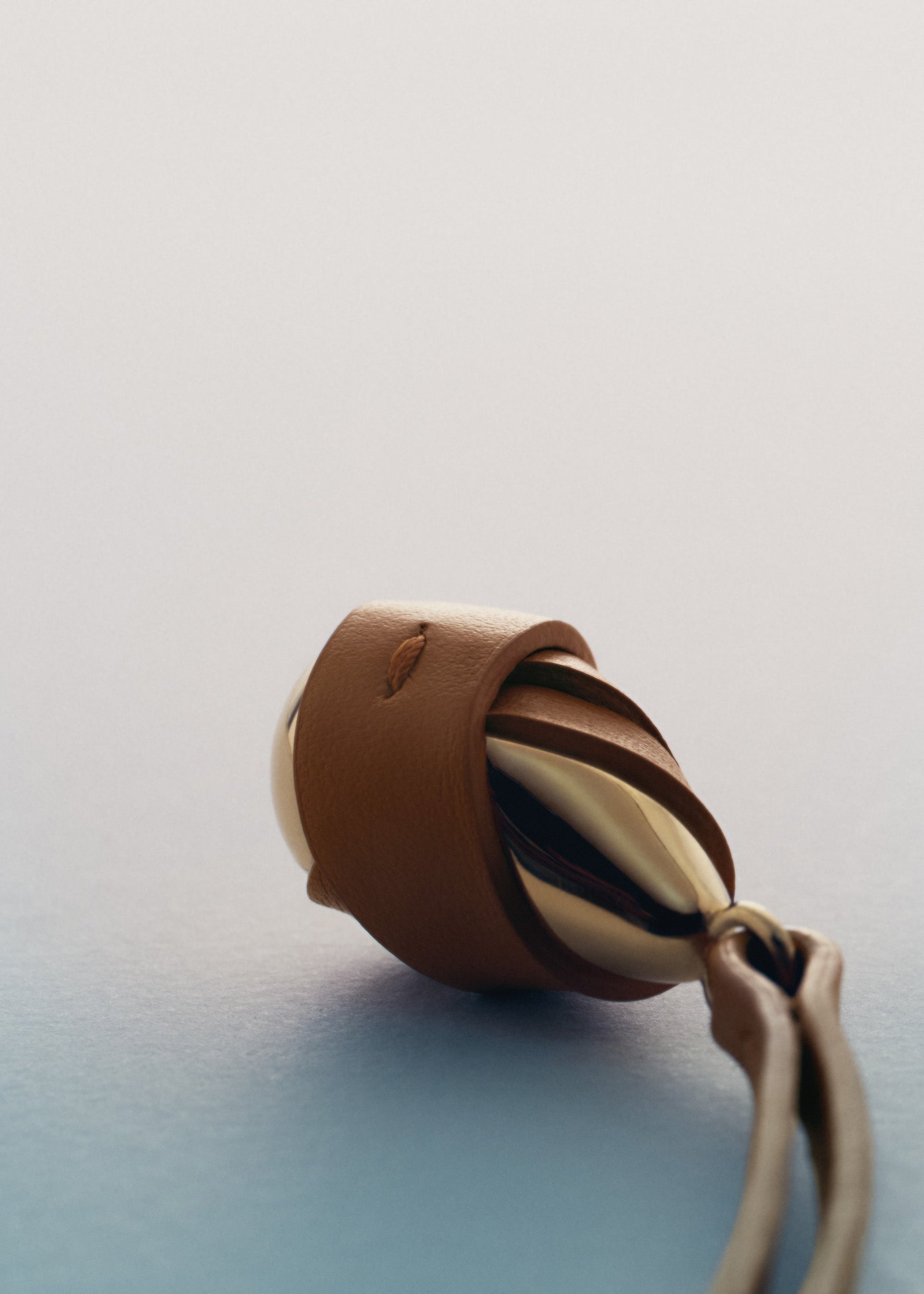 Ormé(오르메) 펜던트 - 골드 카멜 레더