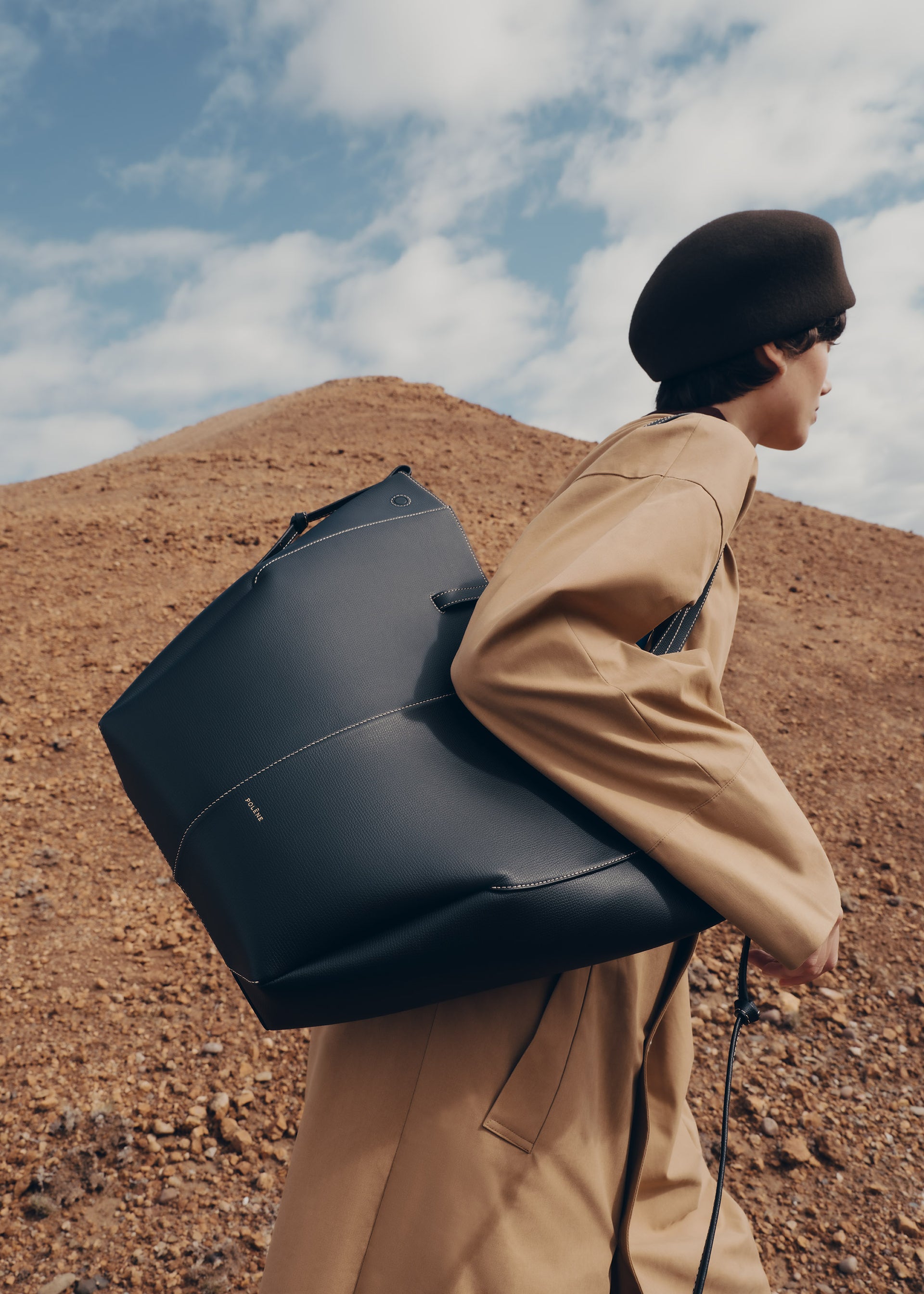 Cyme Tote(심 토트) - 아이보리 스티치 블랙 텍스처드