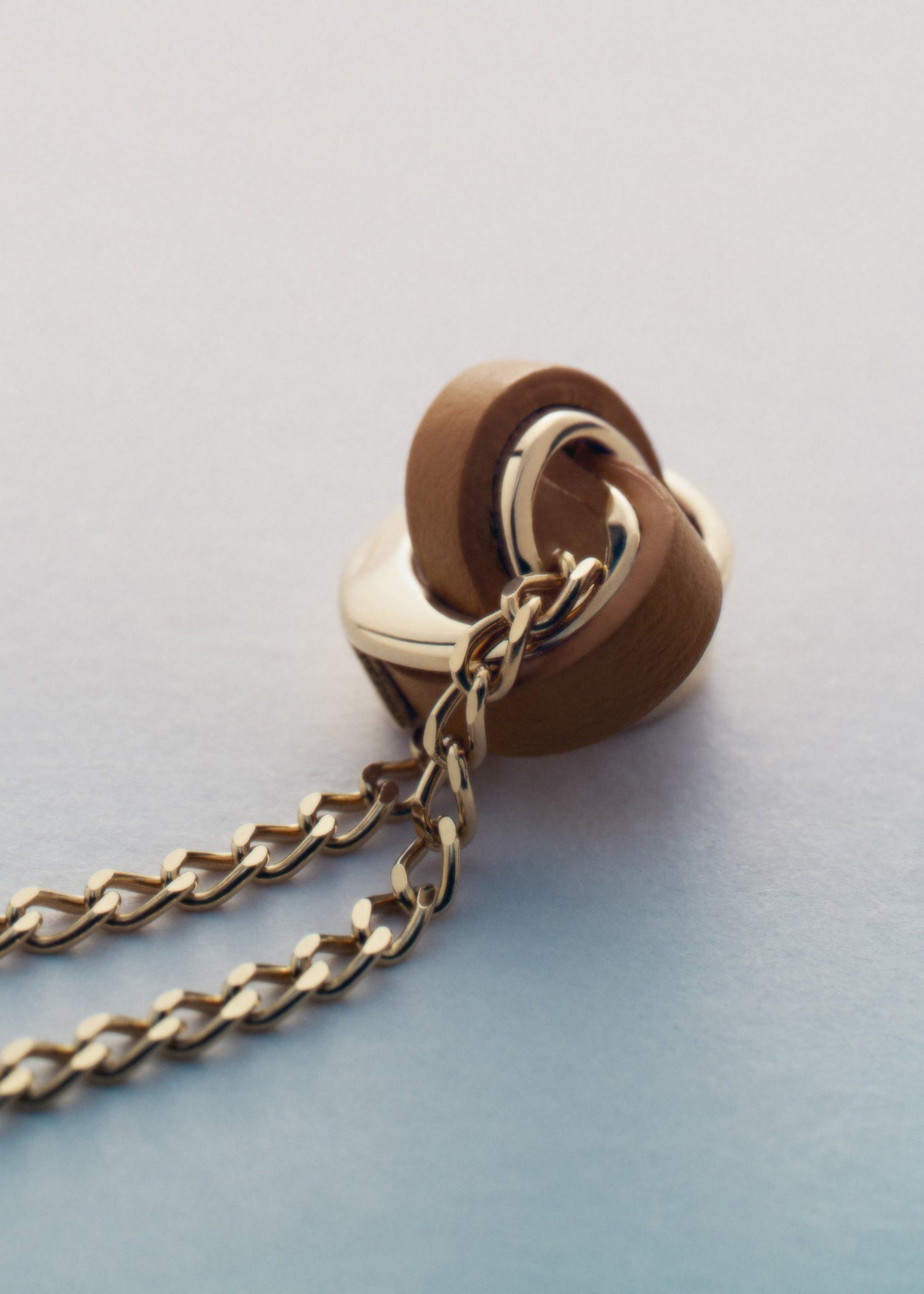 Ormé(오르메) 목걸이 - 골드 카멜 레더