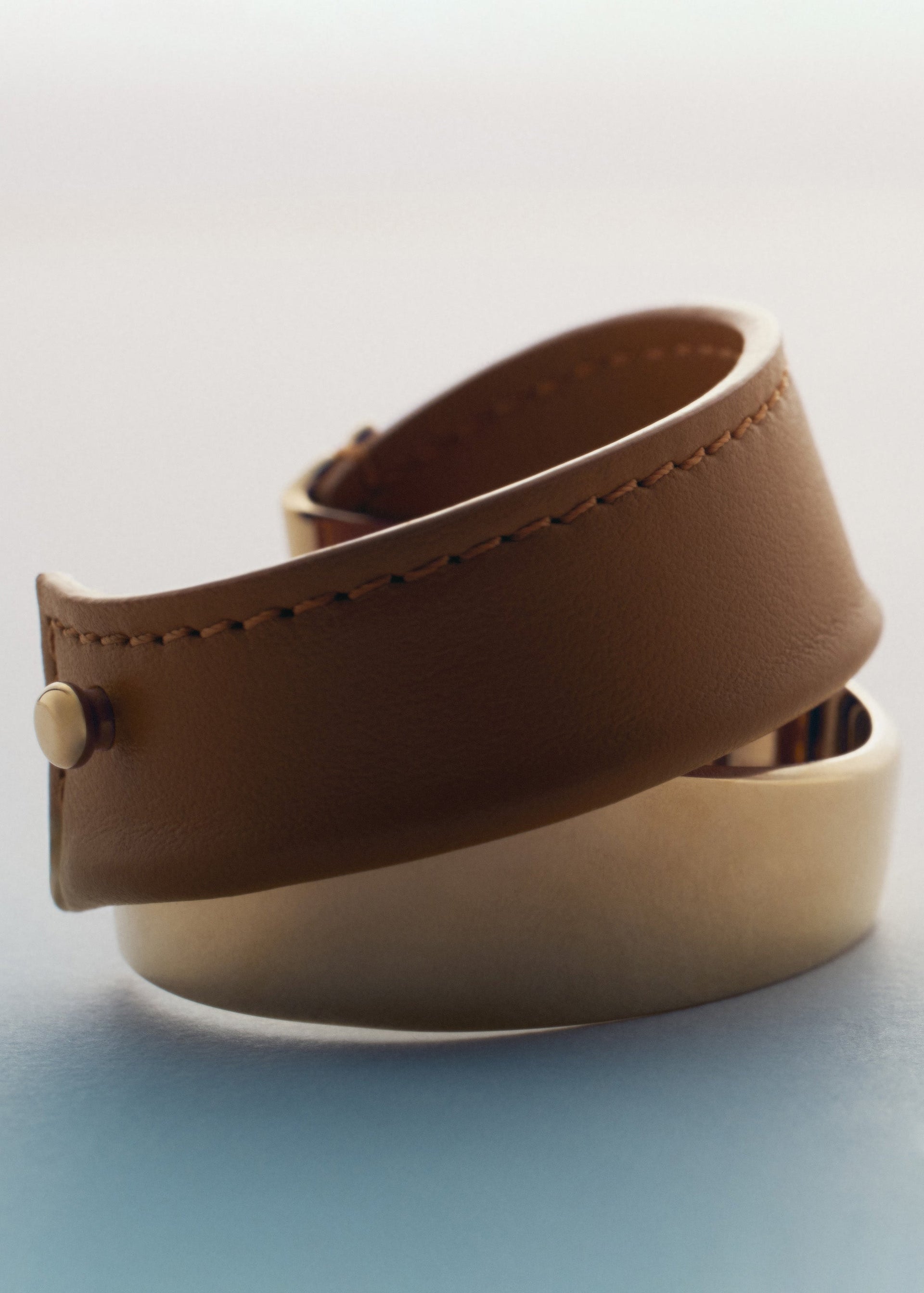 Ormé(오르메) 커프 팔찌 - 골드 카멜 레더