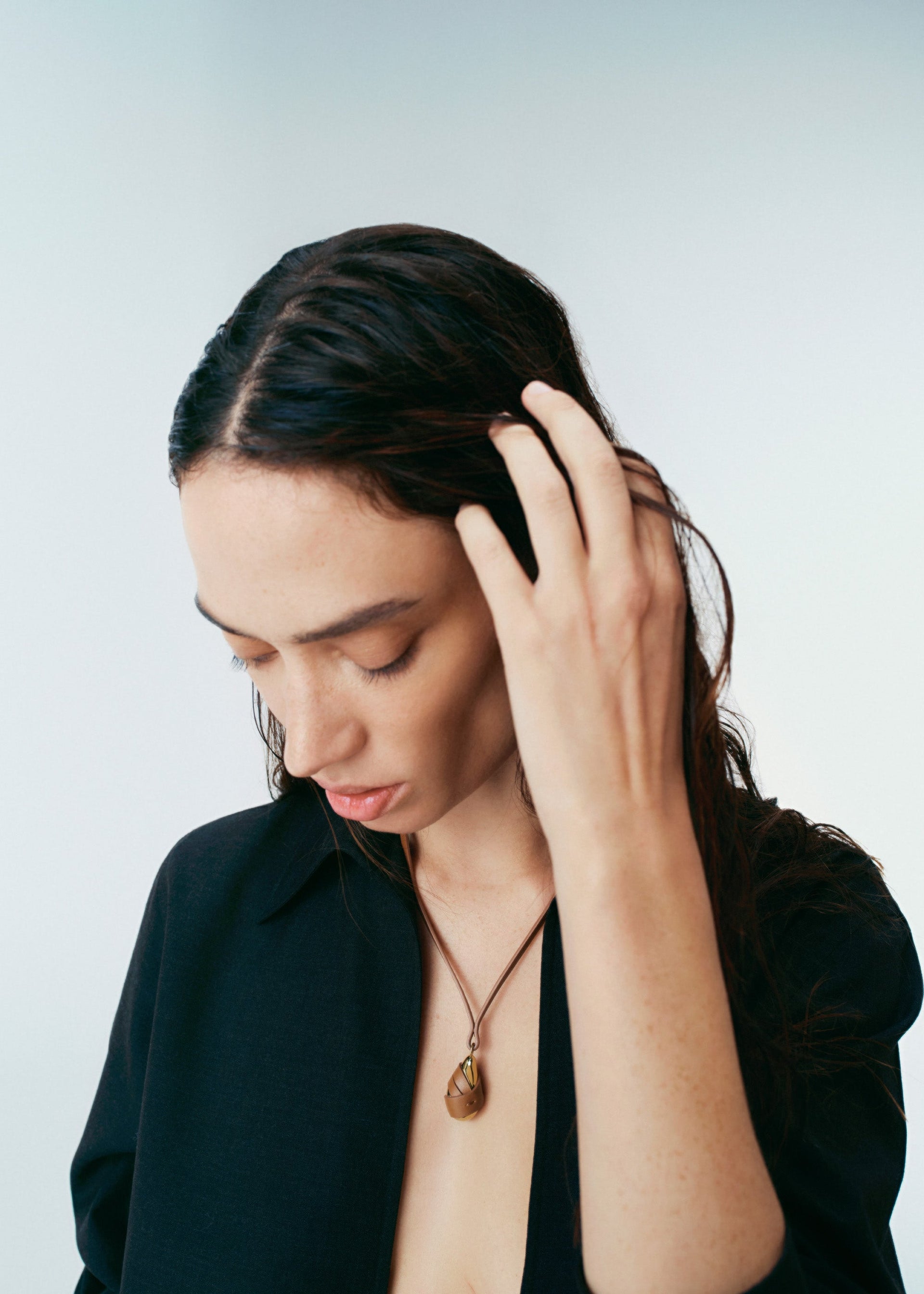 Ormé(오르메) 펜던트 - 골드 카멜 레더