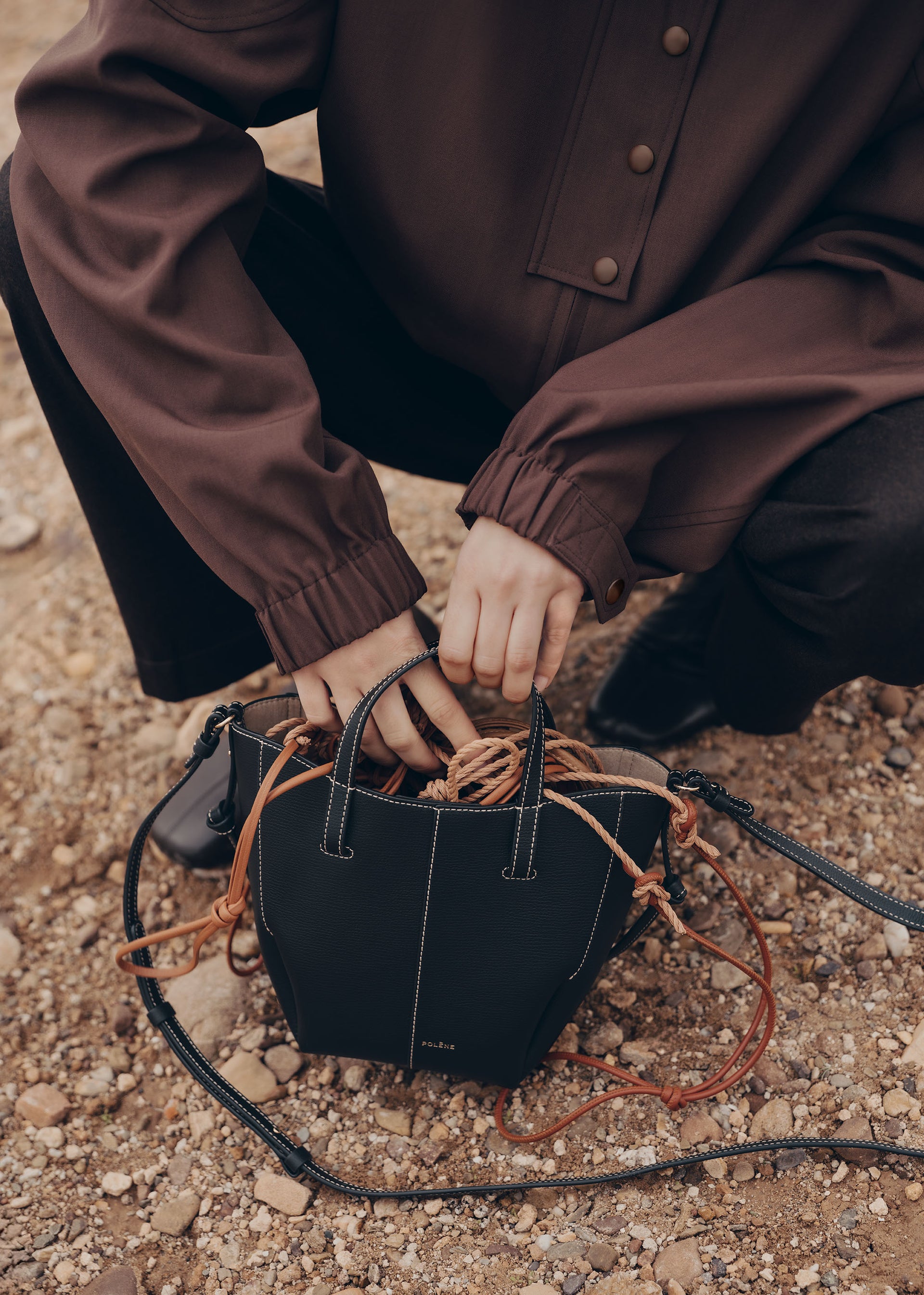 Cyme Tote Nano(심 토트 나노) - 아이보리 스티치 블랙 텍스처드