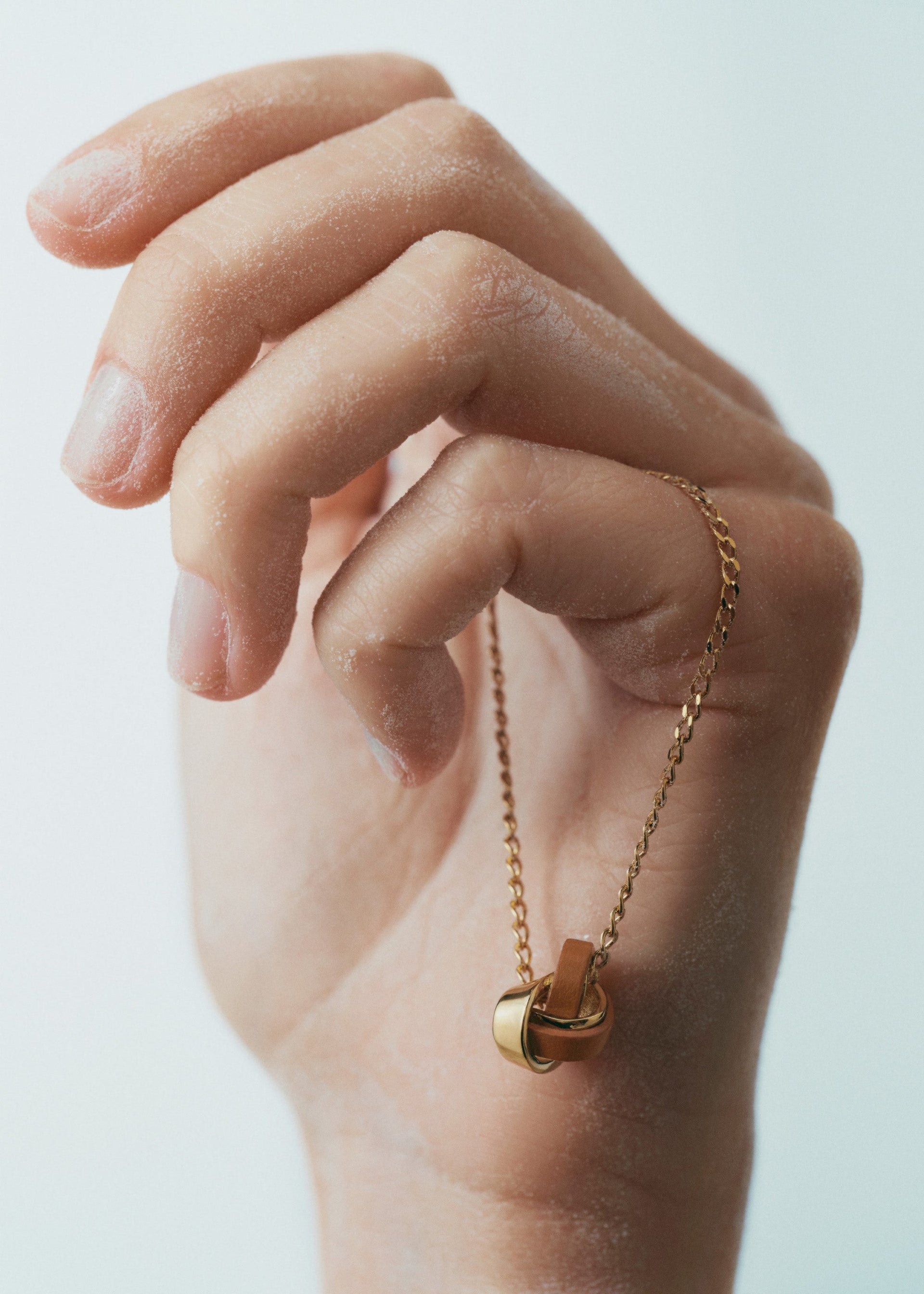 Ormé(오르메) 목걸이 - 골드 카멜 레더