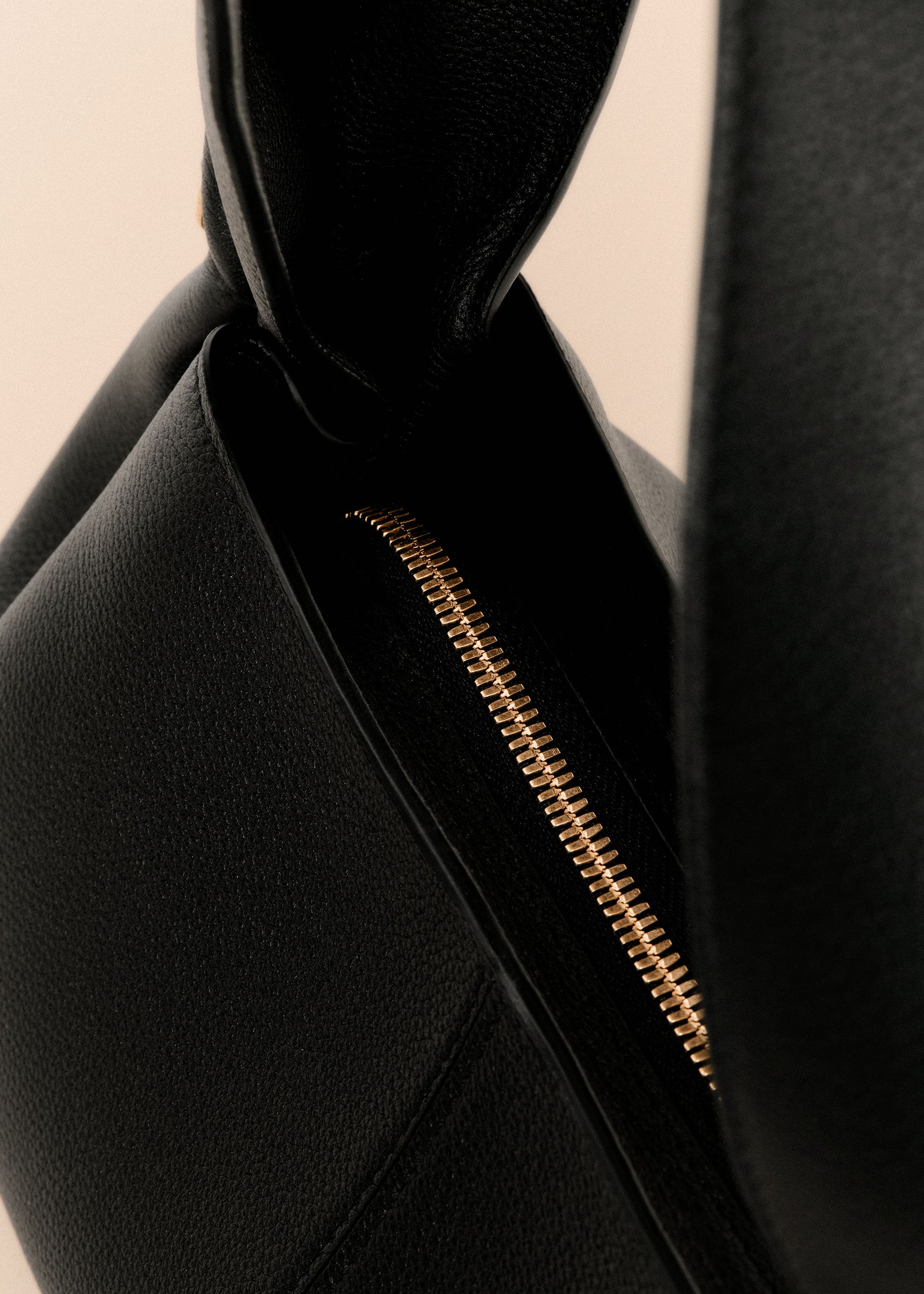 Numéro Neuf East West (넘버 나인 이스트-웨스트) - 블랙 텍스처드