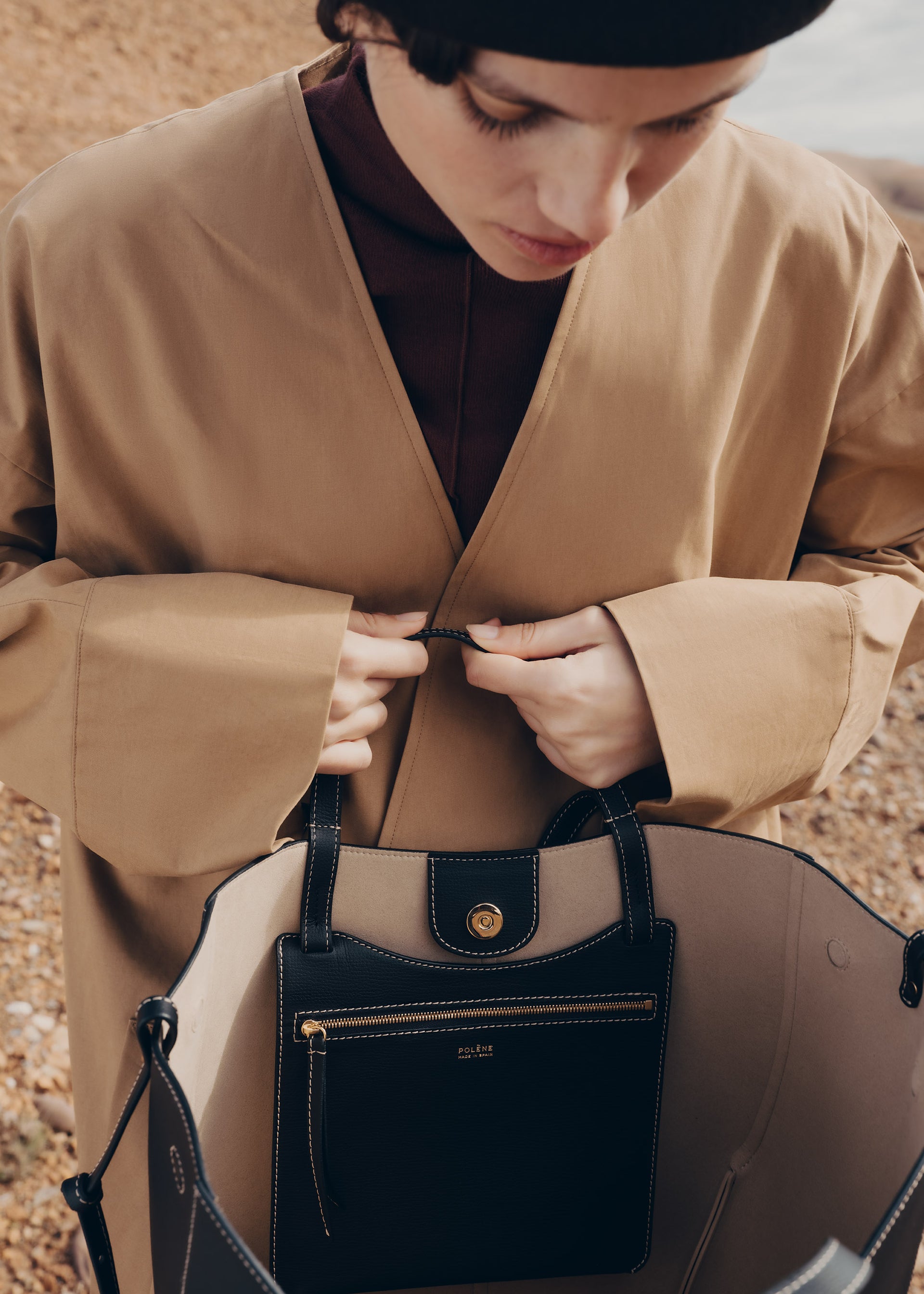 Cyme Tote(심 토트) - 아이보리 스티치 블랙 텍스처드