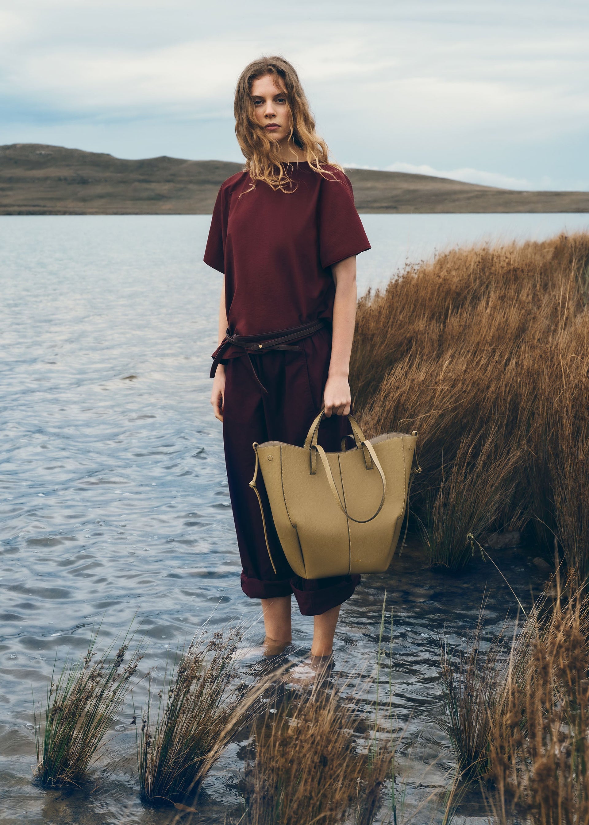Cyme Tote(심 토트) - 스모키 올리브 텍스처드