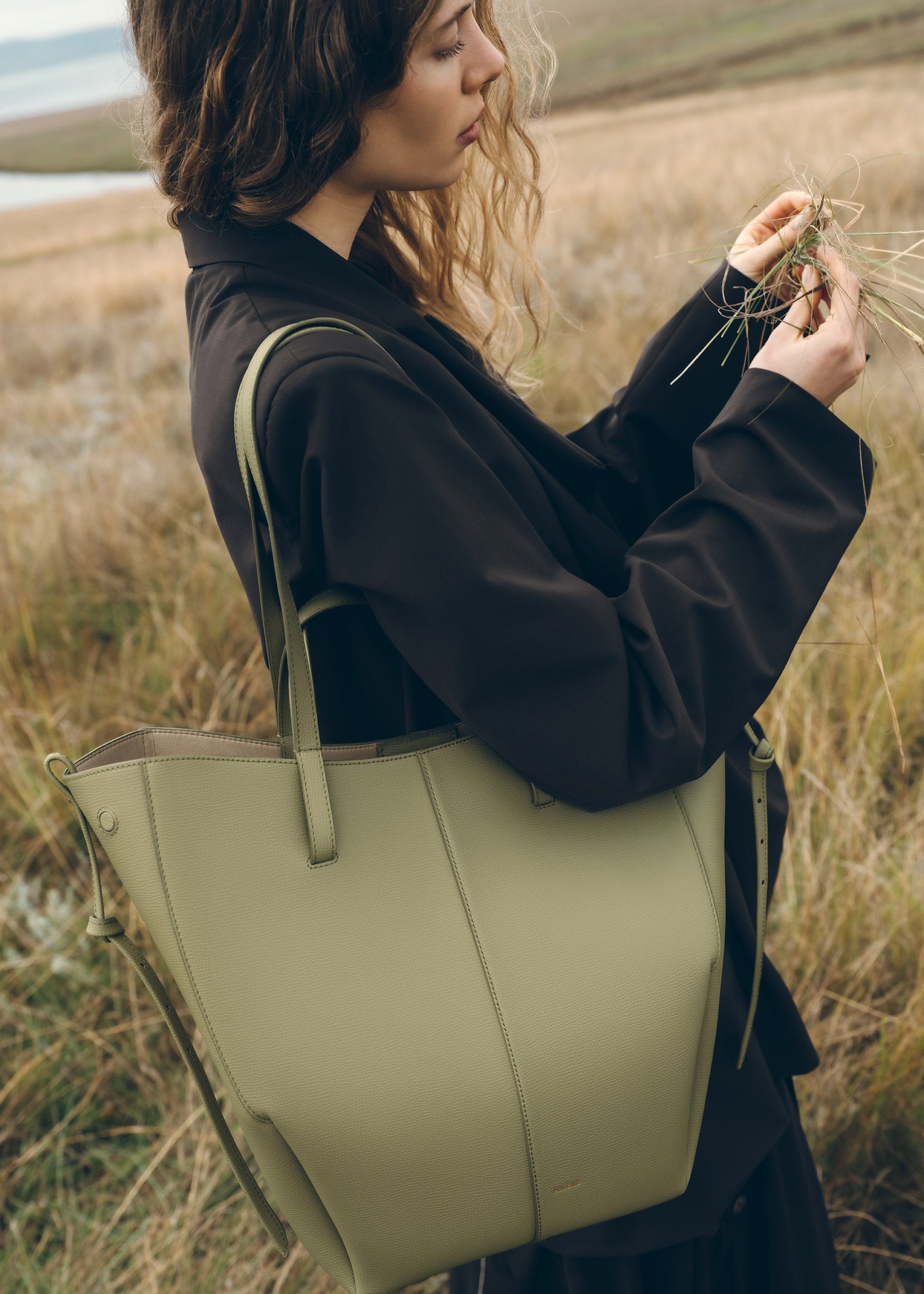 Cyme Tote(심 토트) - 라임 리프 그린 텍스처드