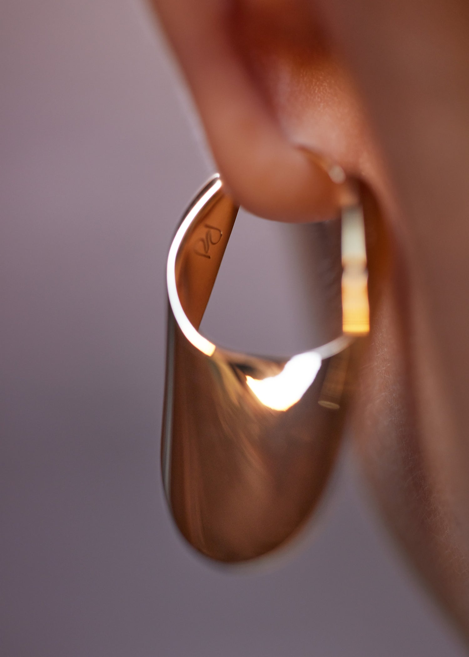 에올 슬림 크레올 귀걸이 - 24K 골드 도금 에디션