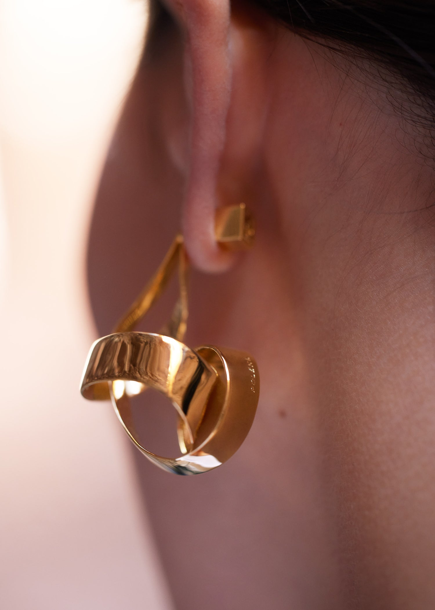 에올 스파이럴 귀걸이 - 24K 골드 도금 에디션